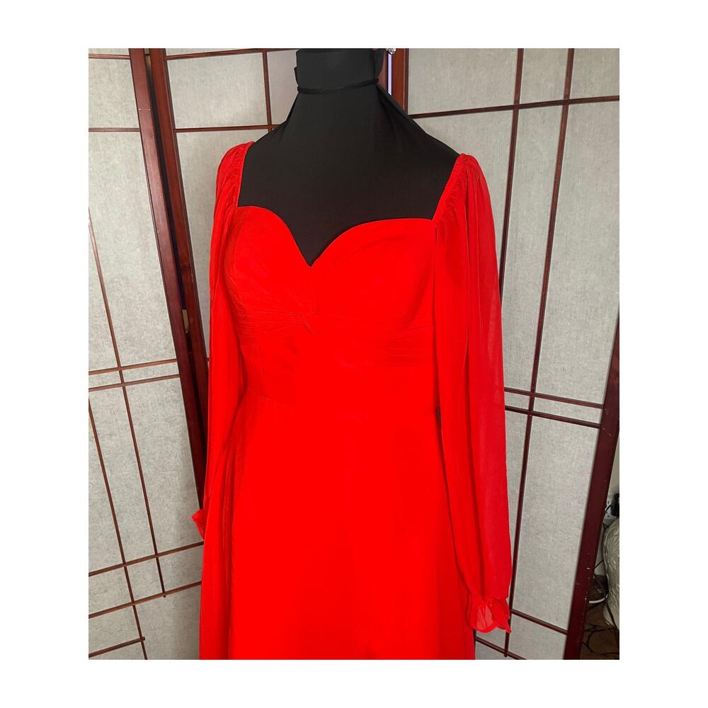 UGC Stunning Crimson Red Floor-Length Evening Gown - Sweetheart Neckline - Picture 10 of 10